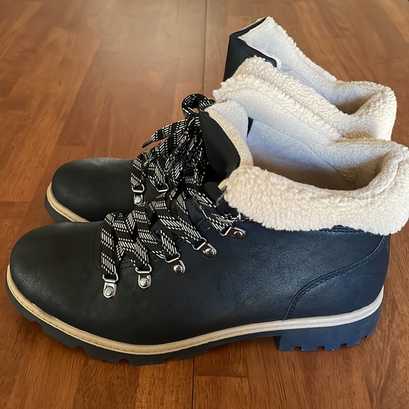 ❌SOLD❌  Women’s Boots - Picture 5 of 7